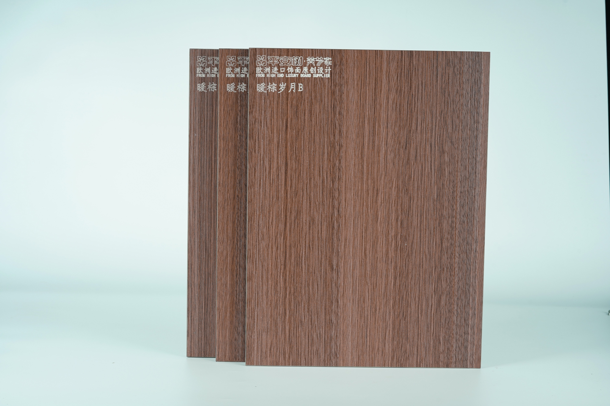 棕色木纹生态板5